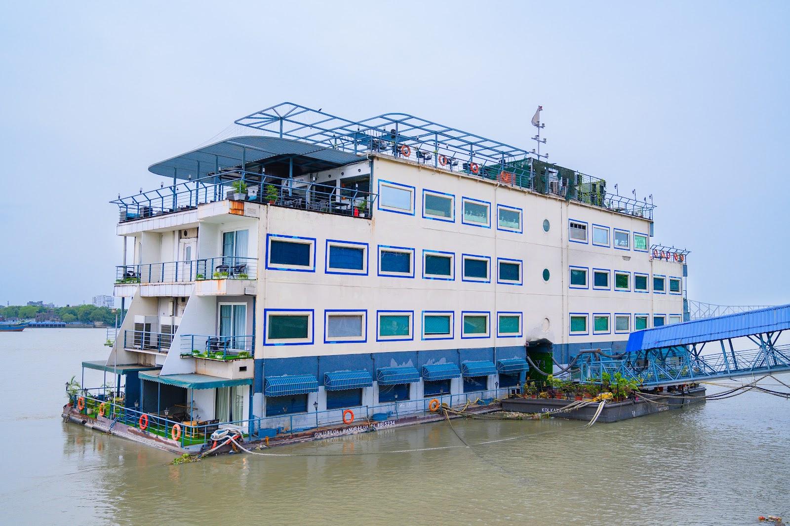 Polo Floatel - Kolkata – photo 1