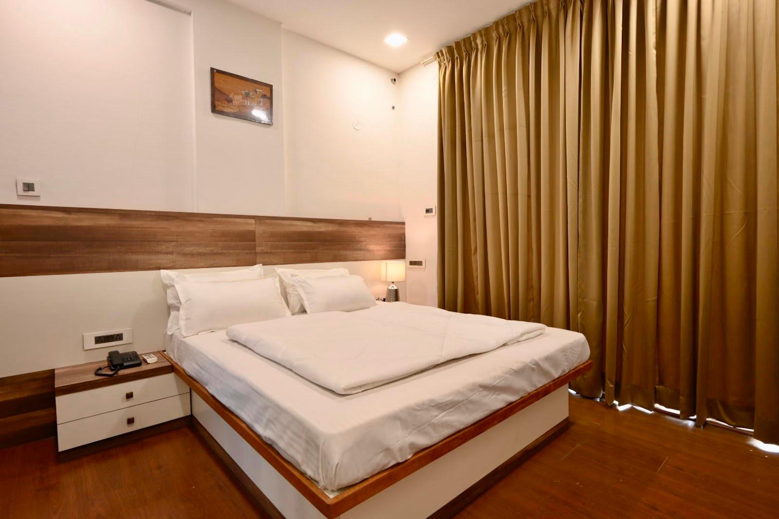 THE HEY HOTEL BANER – photo 4