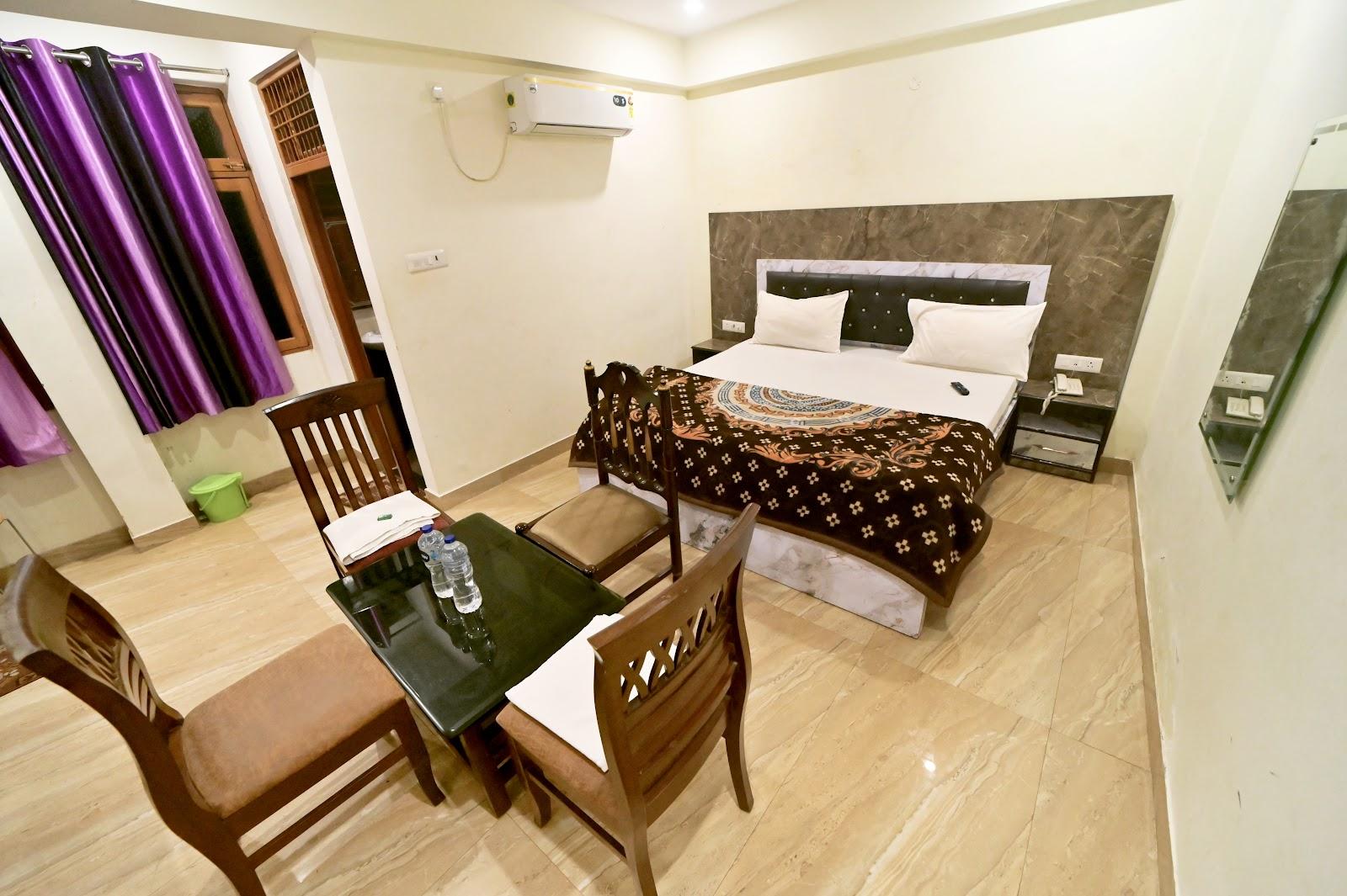 New Hotel Ganga Niwas- Near Triveni Sangam Dashaswamedh Ghat – photo 4