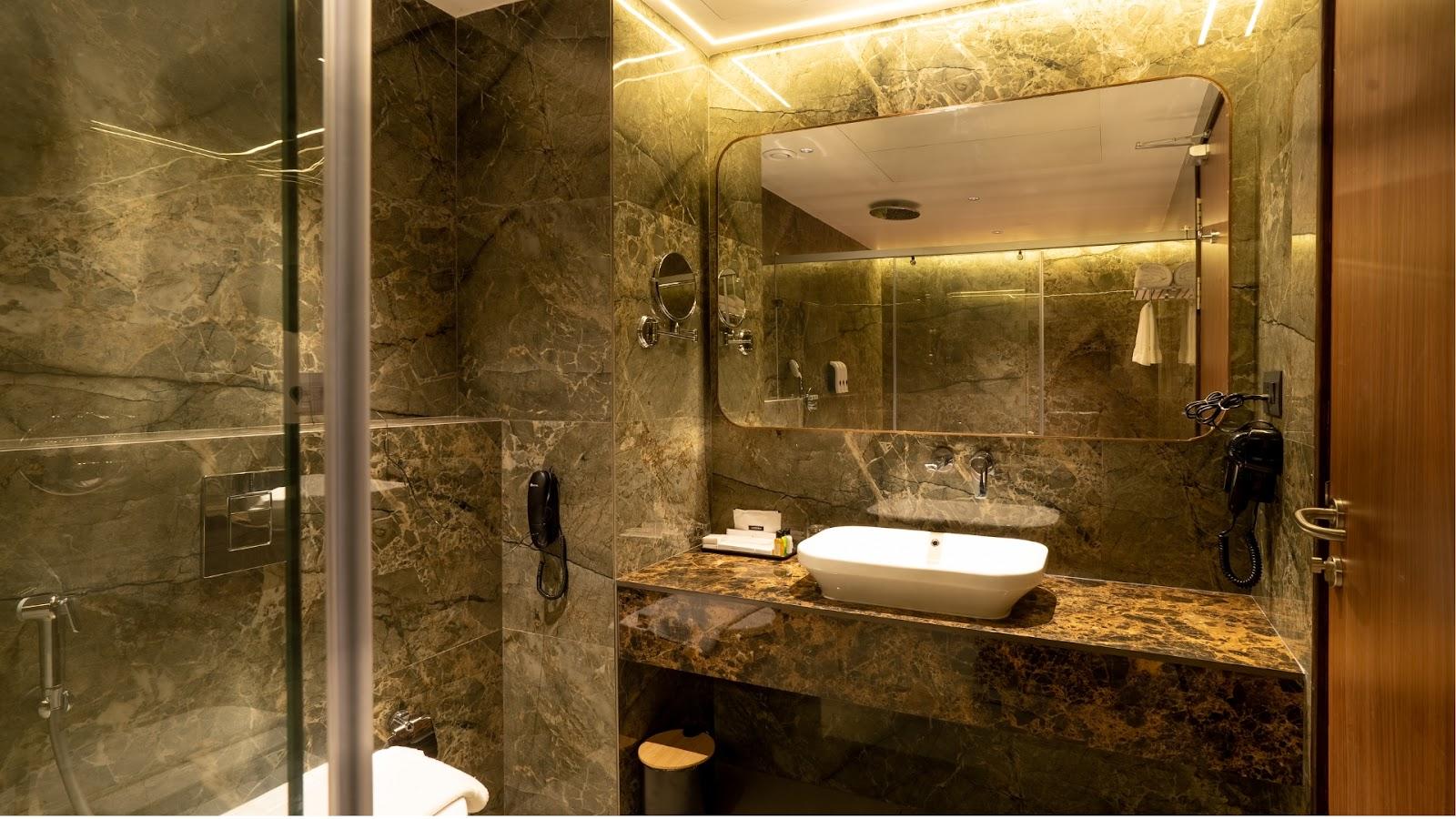 THE CRYSTAL PALACE HOTEL – photo 3