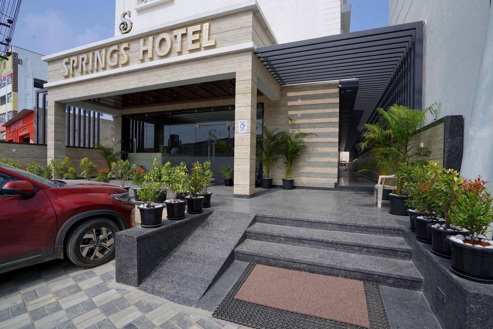 Springs Hotel – photo 1