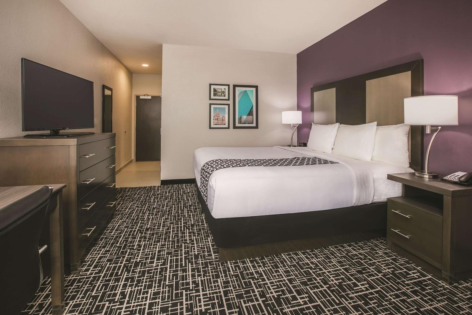 La Quinta Inn & Suites by Wyndham Dallas - Richardson – photo 2
