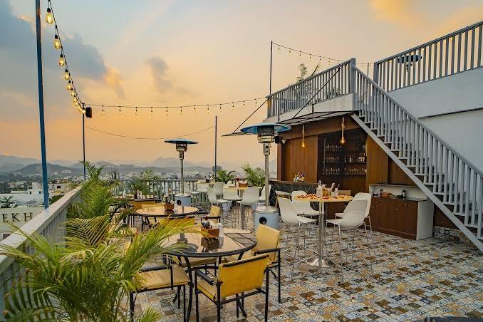 MAYA'S MANOR - A Luxury Lake View Boutique Hotel – photo 4