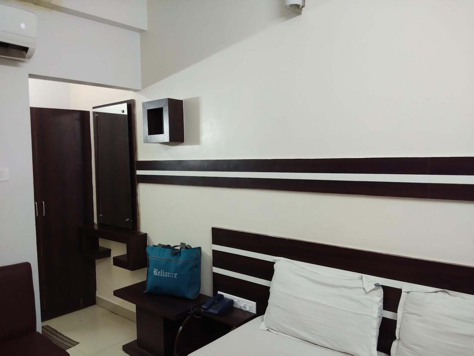 Silver Gate – photo 1