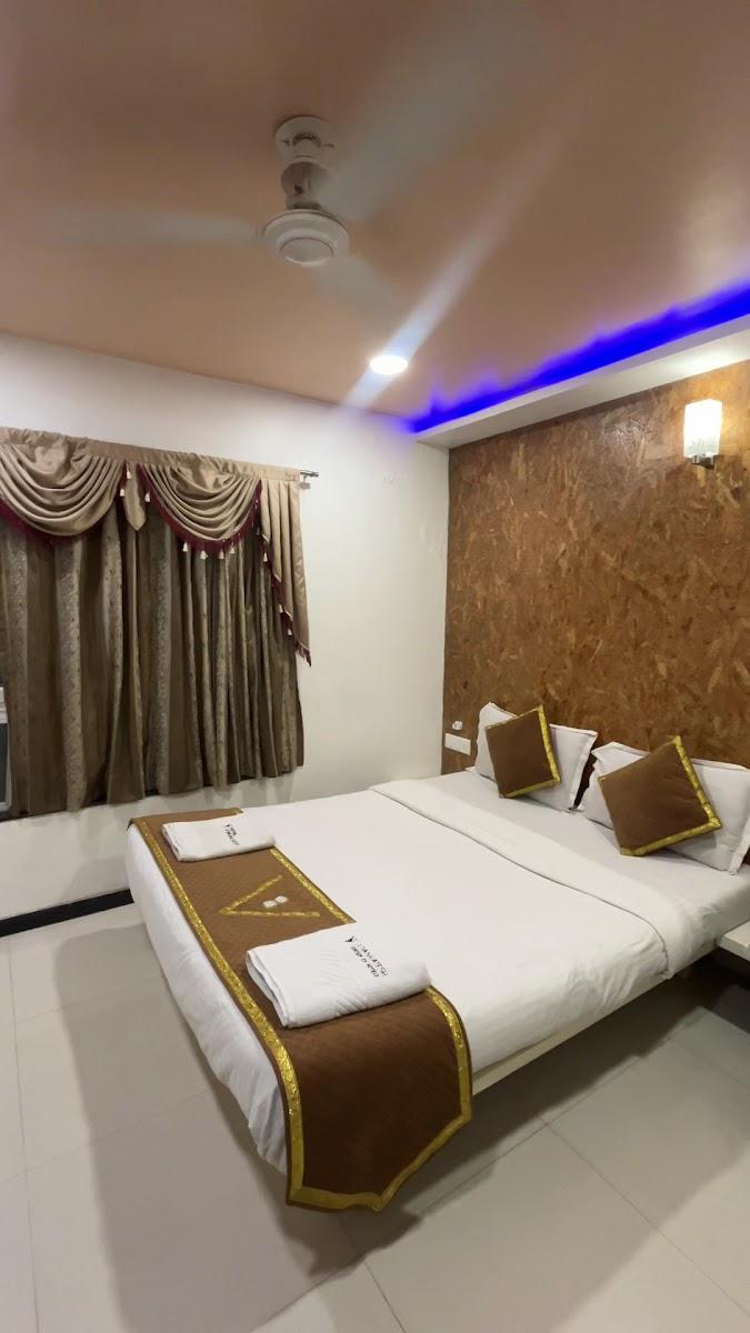 Hotel Vyankatesh & Pure Veg Restaurant – photo 3