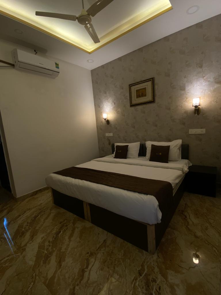 The Browns, Manish Nagar – photo 2