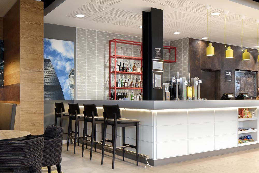Hampton by Hilton London Excel – photo 4