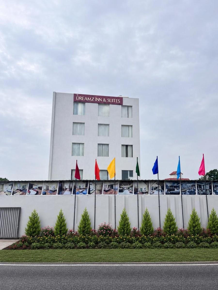 Hotel Dreamz Inn & Suites Siswan – photo 1