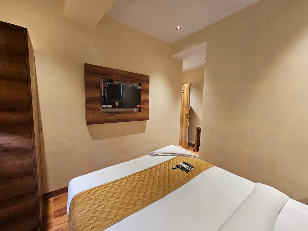 Hotel Imperial Suite – photo 2