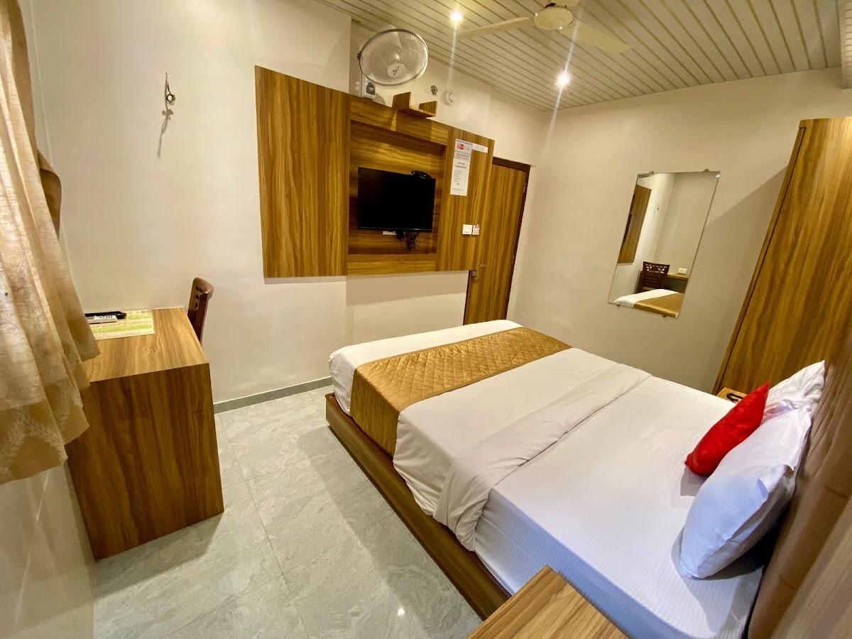 Hotel BKC Grand – photo 2