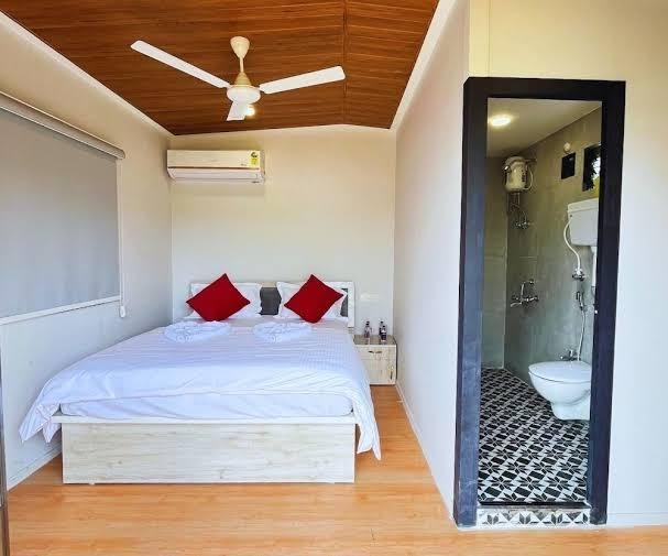 Sizzle Bay Resort – photo 1