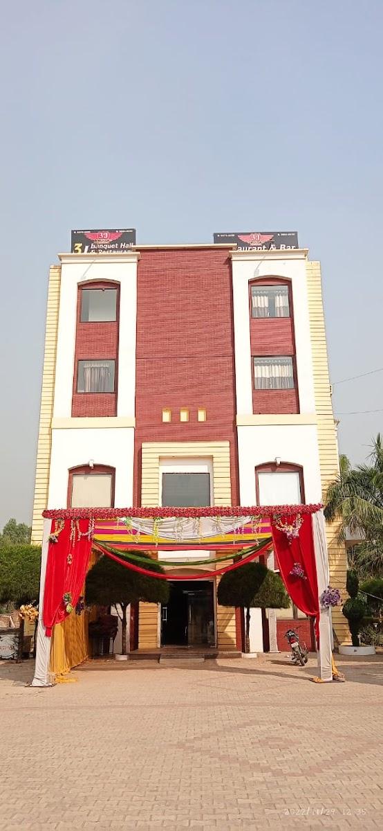 3J Hotel and Bar – photo 3