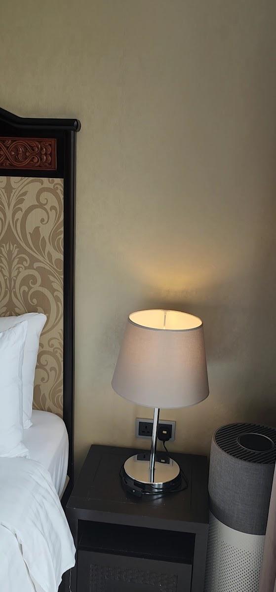 Village Hotel Albert Court