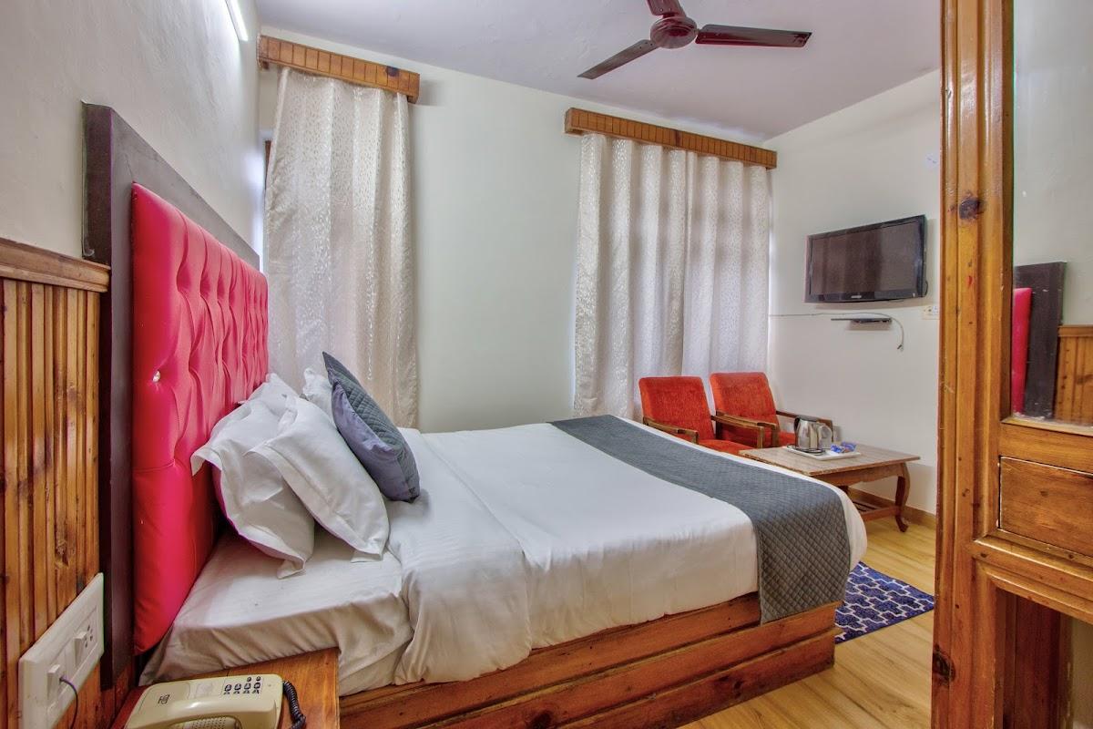 White Mountain Hotels – photo 1