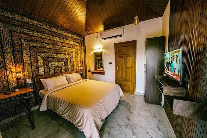 Royal Empire Resorts – photo 2