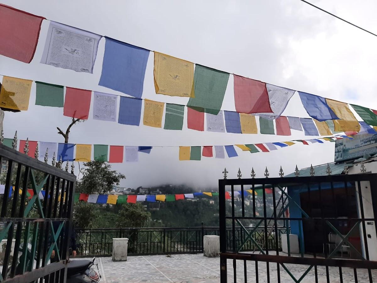 Bhatt Niwas Home Stay,Library,Mussoorie – photo 2