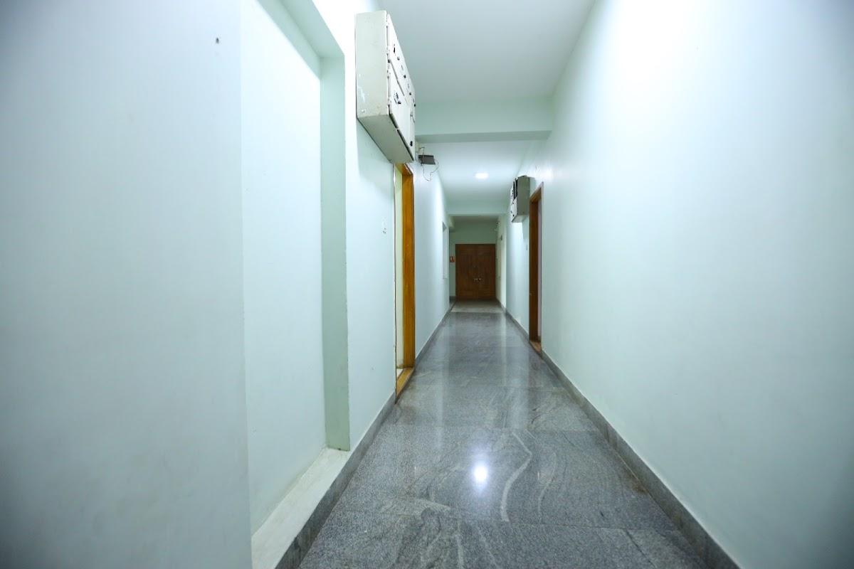 Starlight Hotels DLF – photo 2