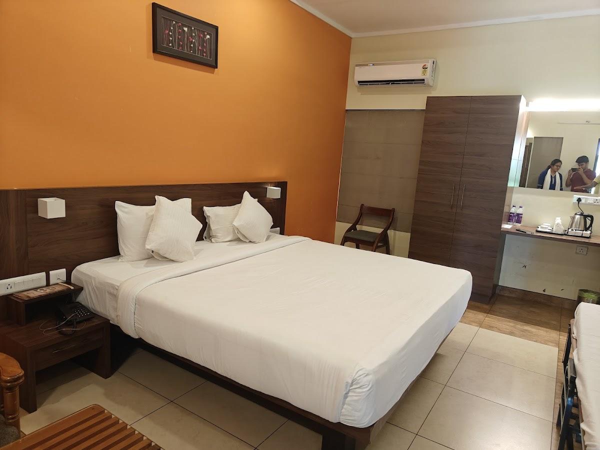 Hotel Govardhana Samos – photo 1