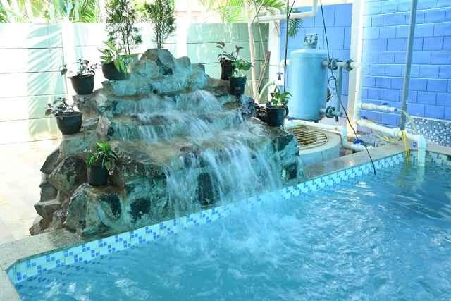 Dolphin House Beach Resort