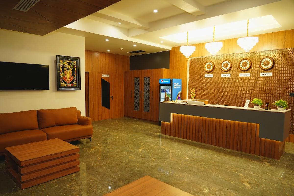 Hotel Leela’s – photo 4