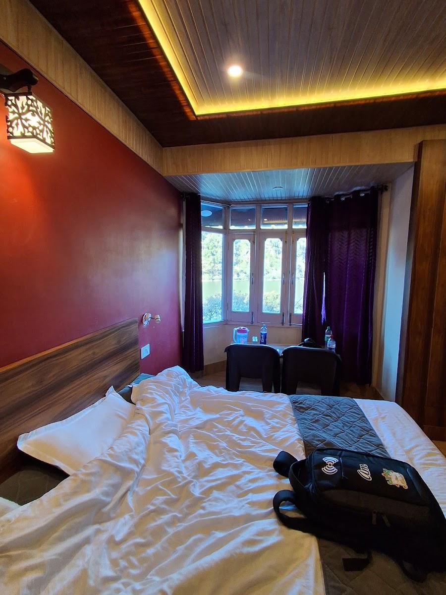 Goroomgo Naini Lake View Mall Road Nainital – photo 4