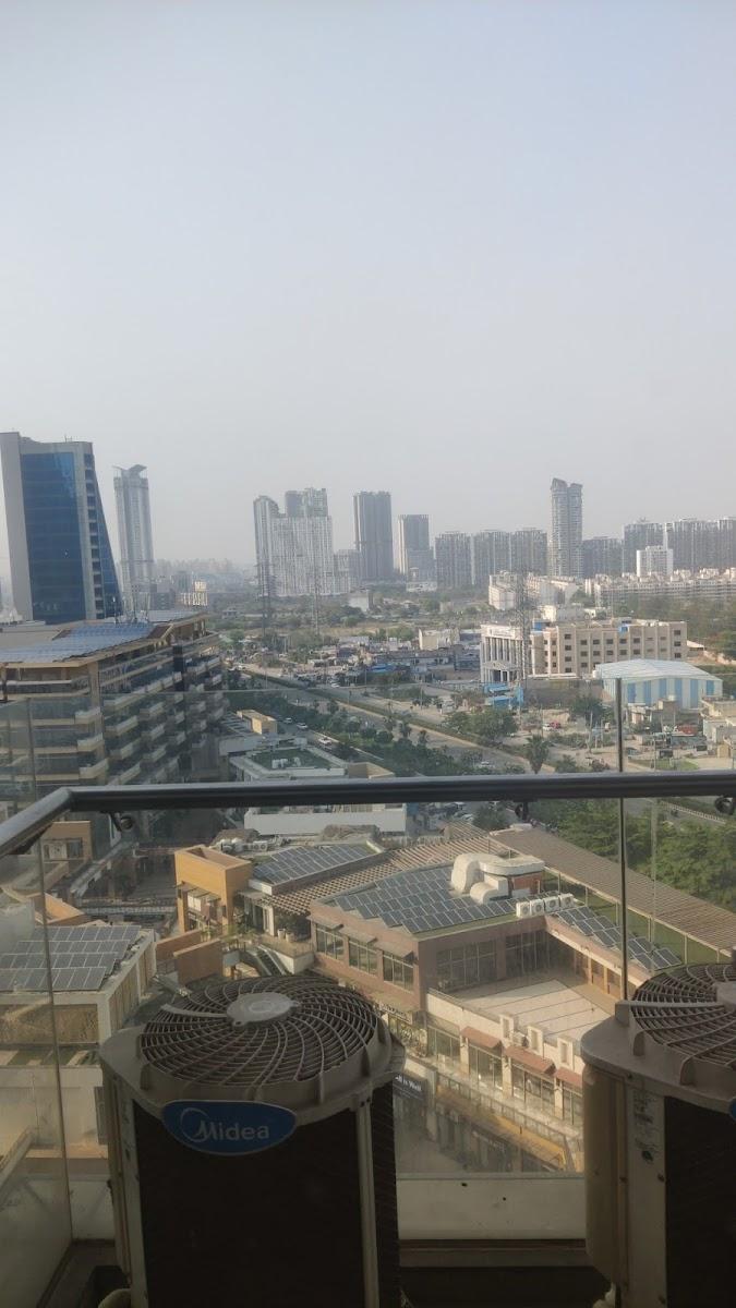 Skyline Retreat Airbnb By Drishtiicon – photo 2