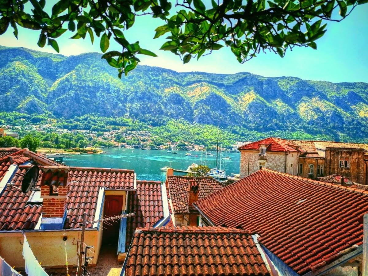 Romantic & Stylish Studio Apartment with Seaview Terrace and Antique Charm - Kotor Bagus – photo 3