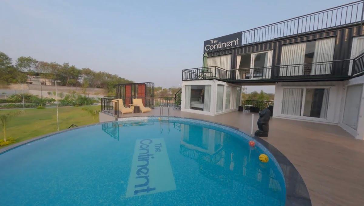 The Continent - Luxury Staycation – photo 3