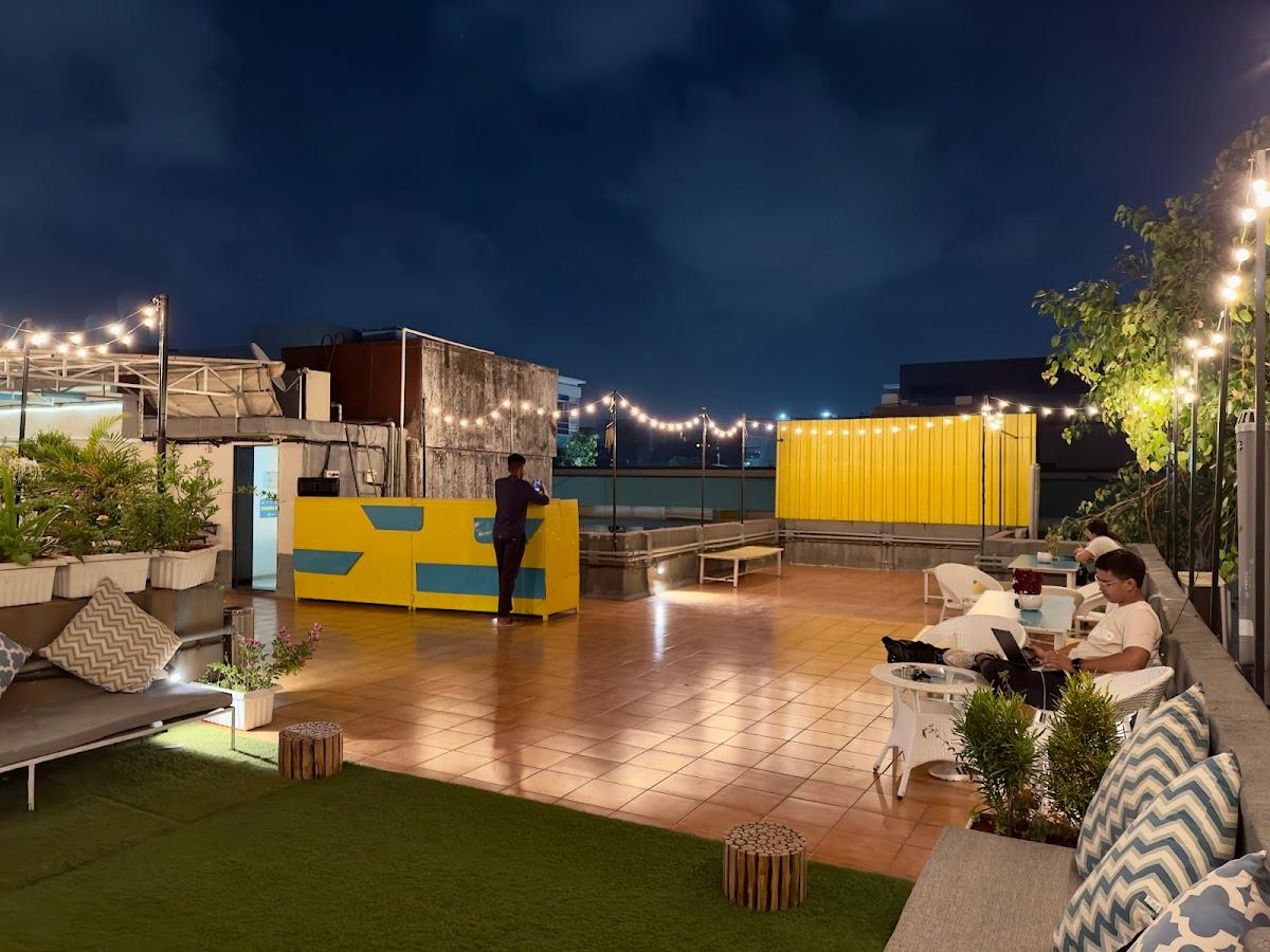 Locomo Hostel OG | Stay • Work • Eat – photo 3