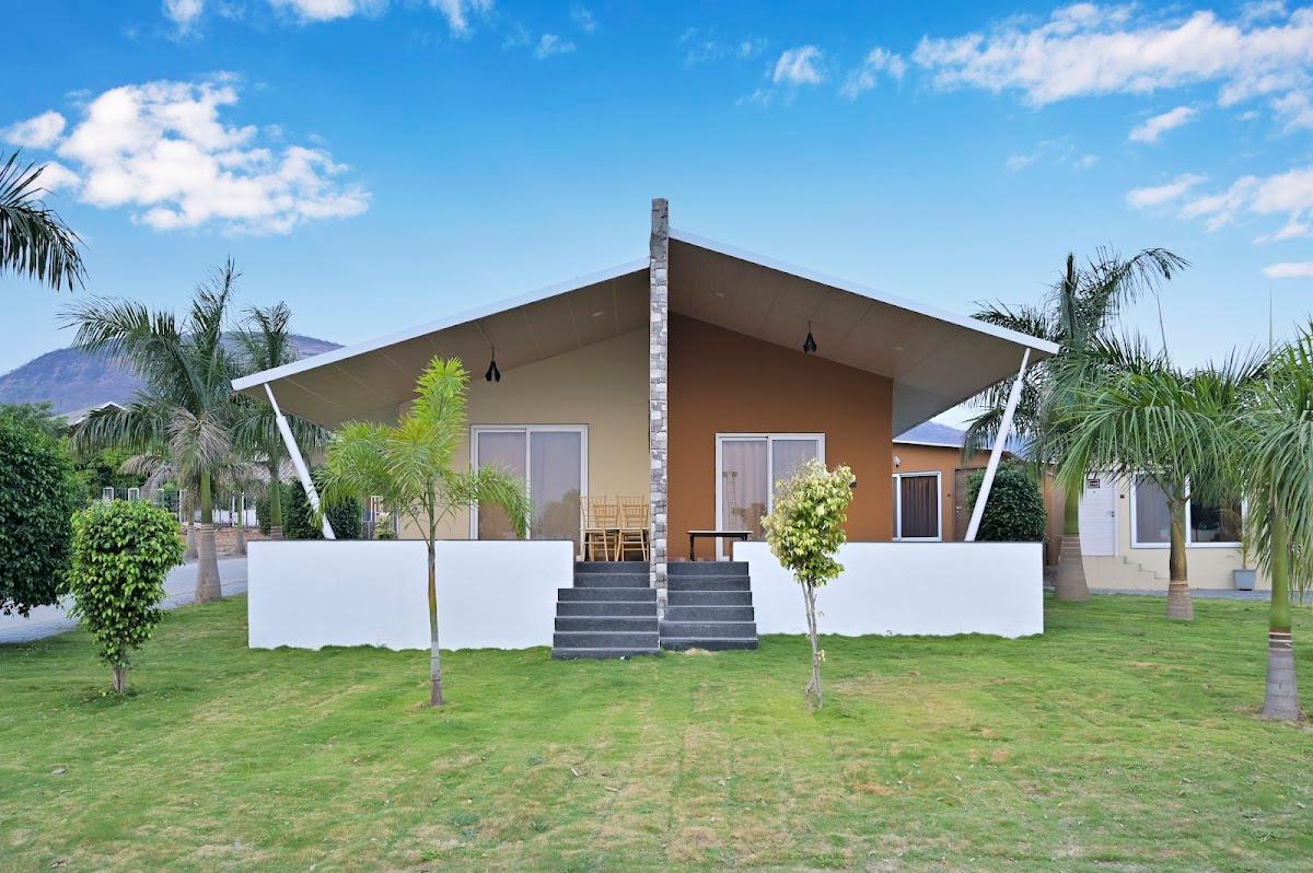 Elegant Waterfront Resort – photo 3