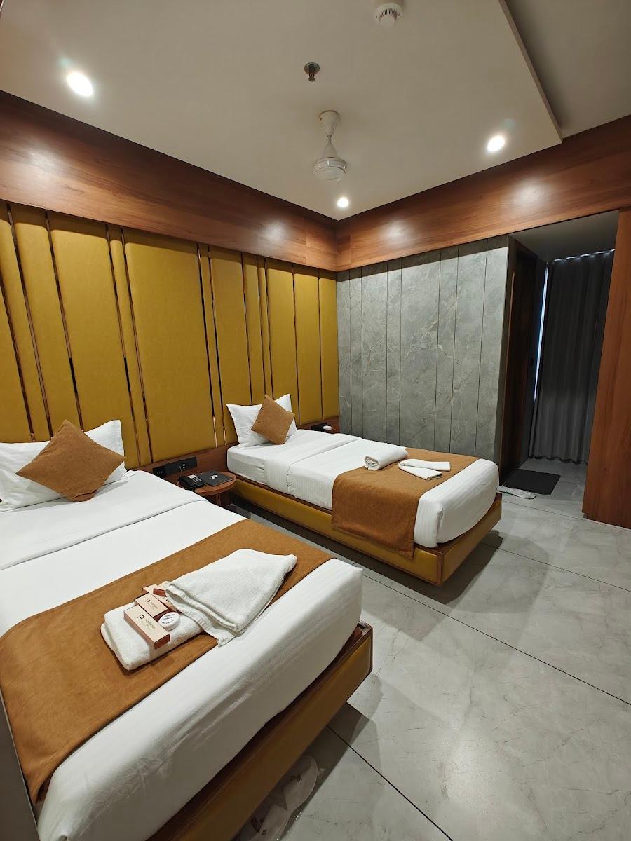 HOTEL PLENTEOUS INN ( ROOMS & BANQUET ) – photo 2