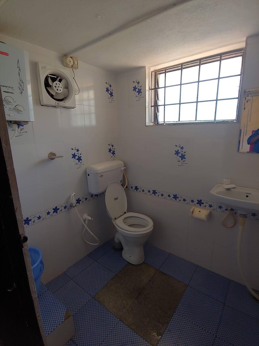 White House Home Stay – photo 4