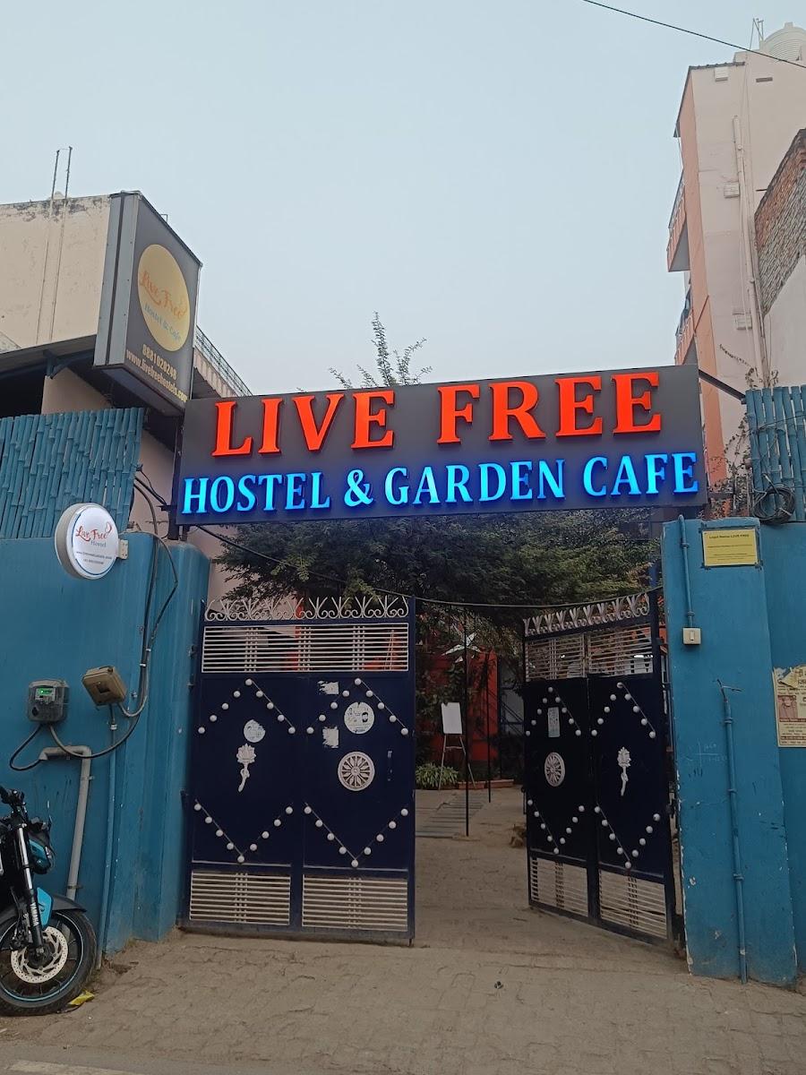 Live Free Hostel Varanasi – photo 1