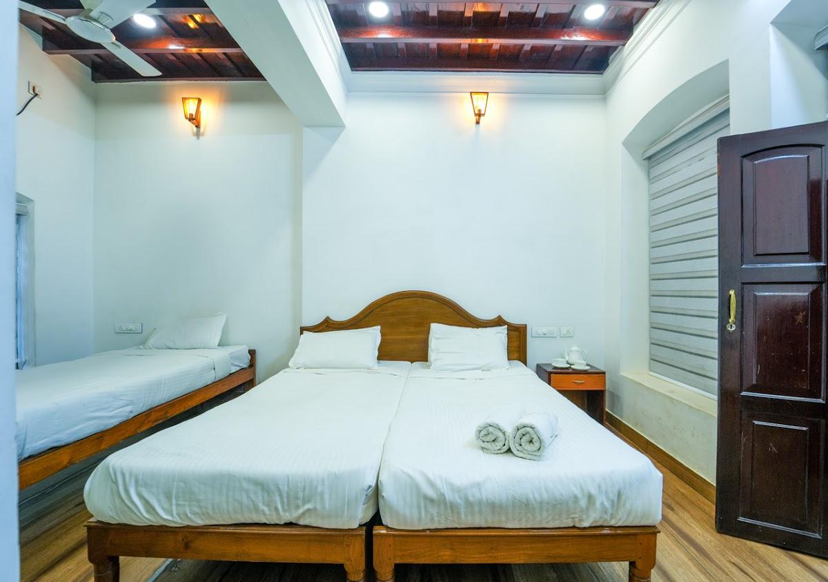 Pop Tavern Private Pool Villa Kovalam by VOYE HOMES
