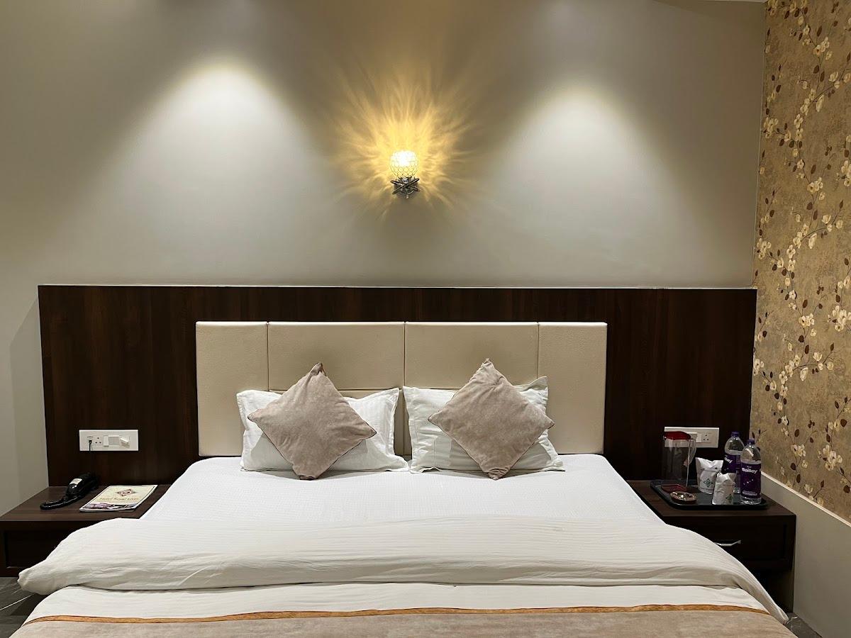 Hotel Royal Livin - Best Hotel in Varanasi – photo 1