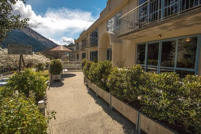 Coronation Lodge – photo 1