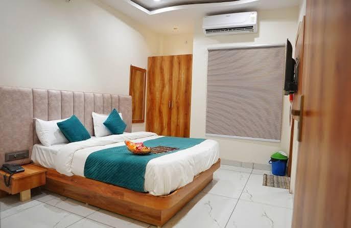 HOTEL VENZAA – photo 1