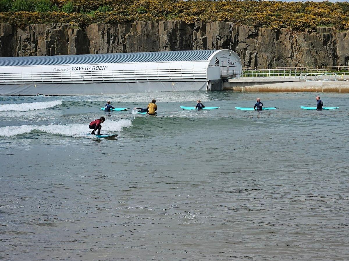 Lost Shore Surf Resort – photo 1