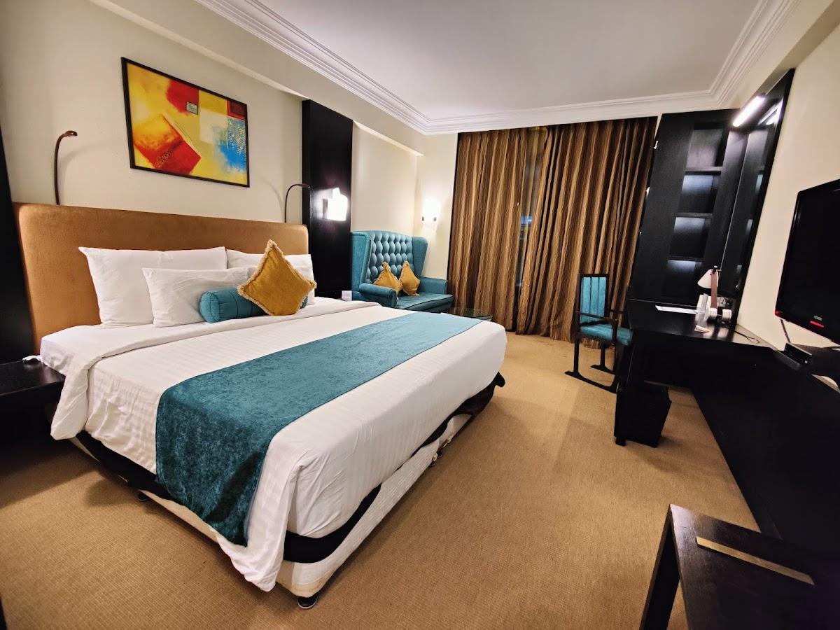 Sterling's Mac Hotel Bengaluru – photo 1