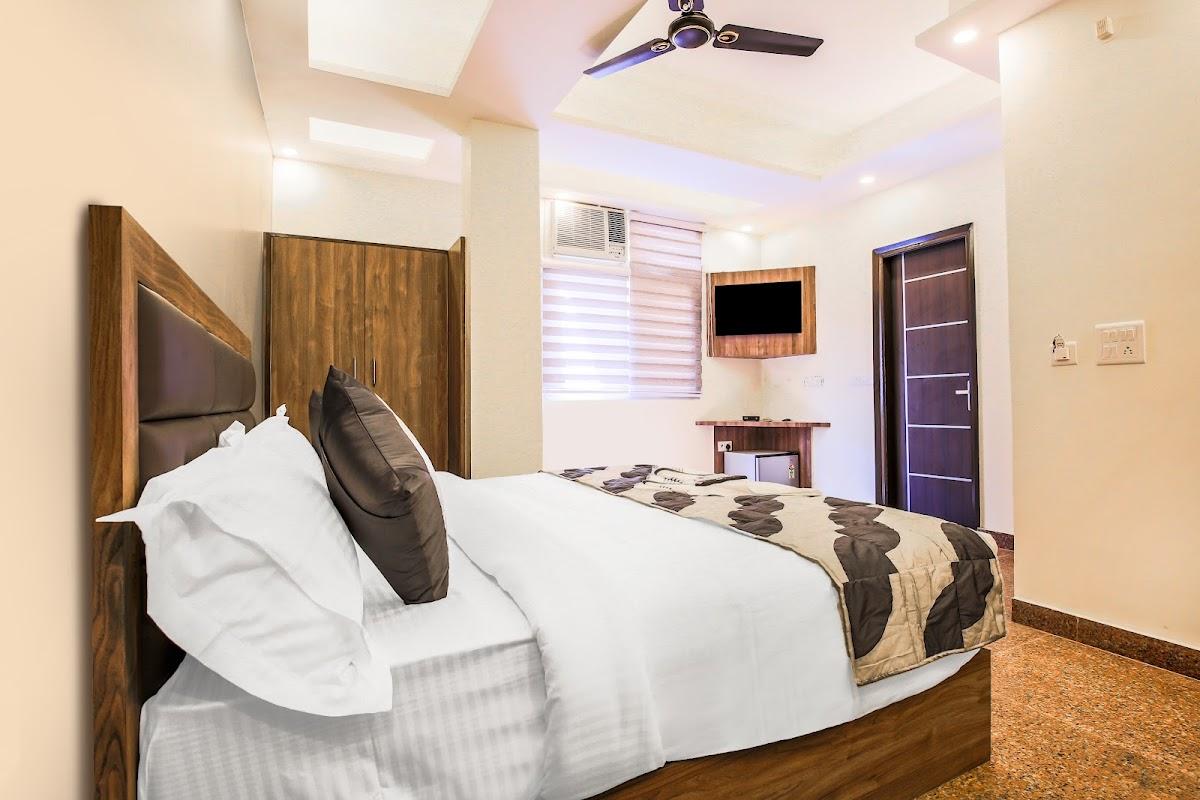 Embellish Inn – photo 1