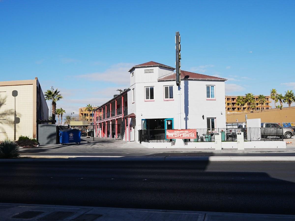 Sin City Hostel – photo 3