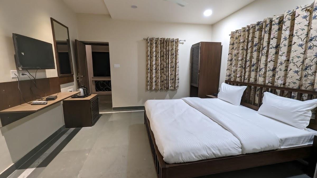 Bungalow 14, Rooms with Balcony – photo 4