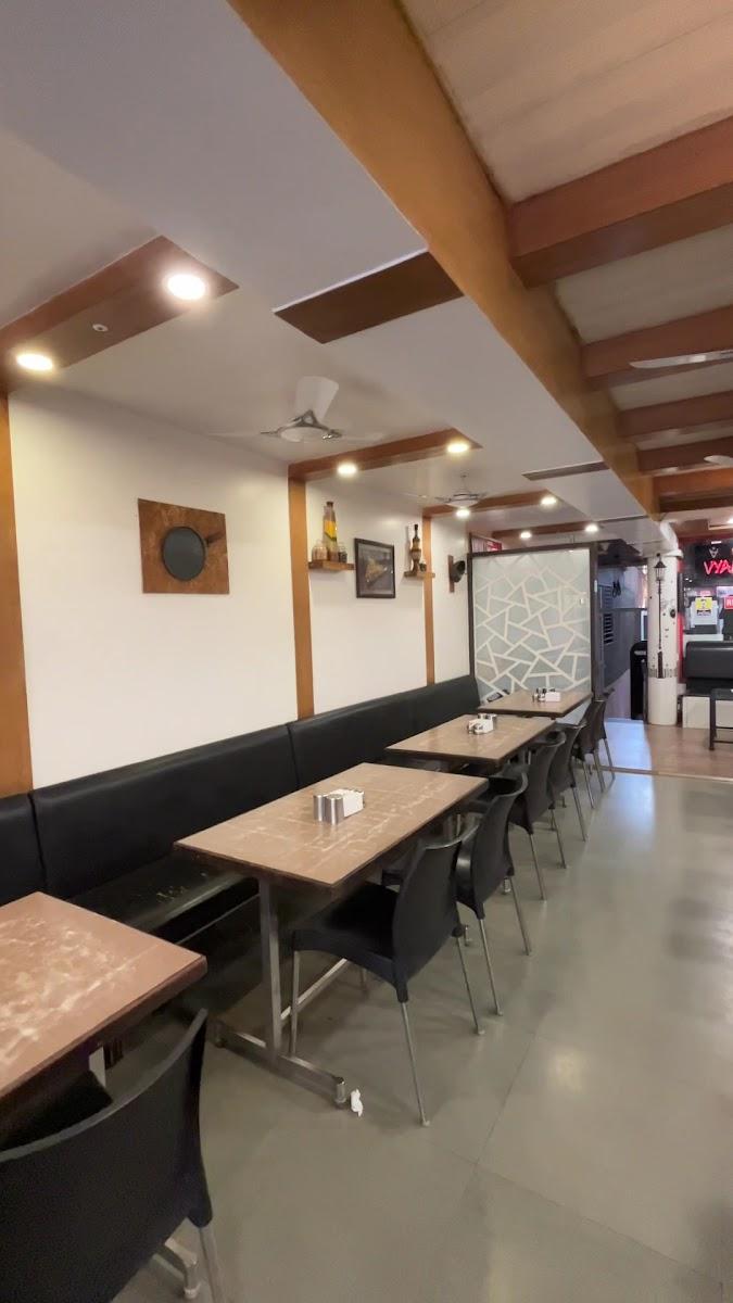 Hotel Vyankatesh & Pure Veg Restaurant – photo 2