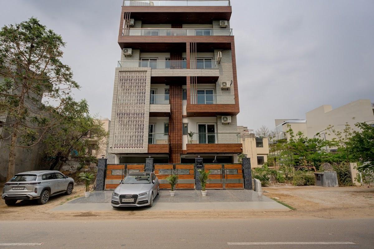 The Empire Stays - Golf Course Road – photo 2