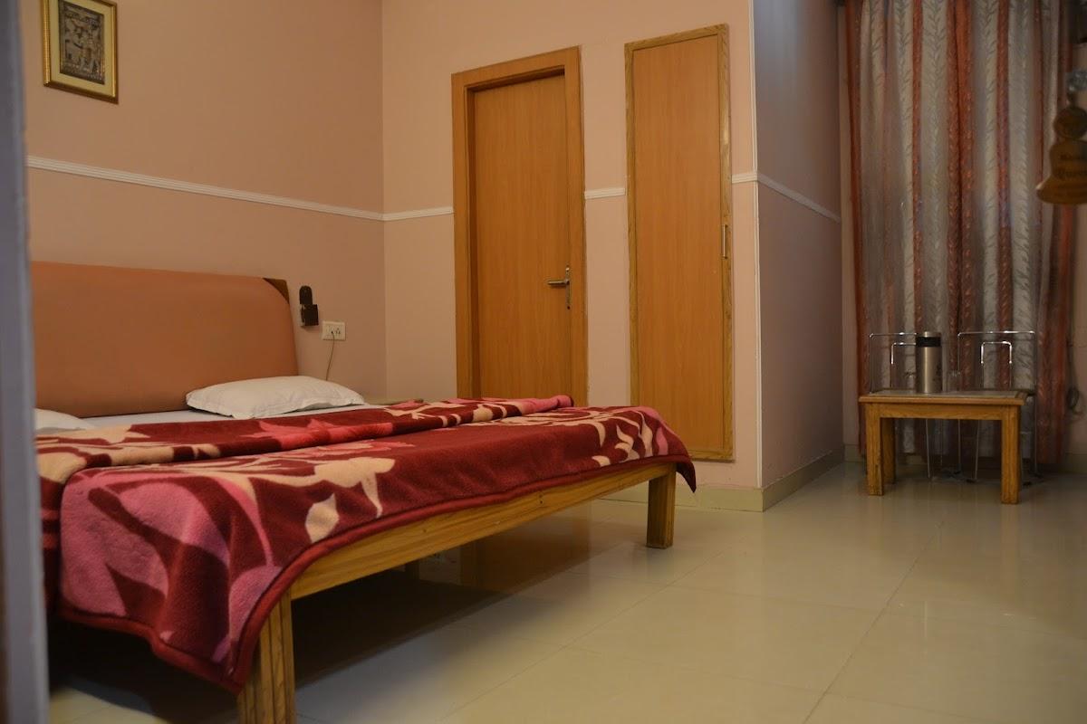 Hotel Queen – photo 1