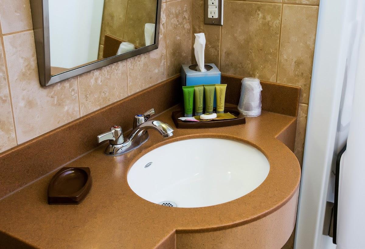 Refresh Inn & Suites – photo 1