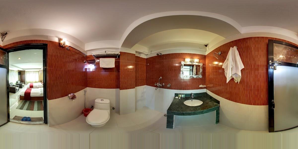 Hotel Middle Path & Spa - Hotel in Pokhara – photo 2