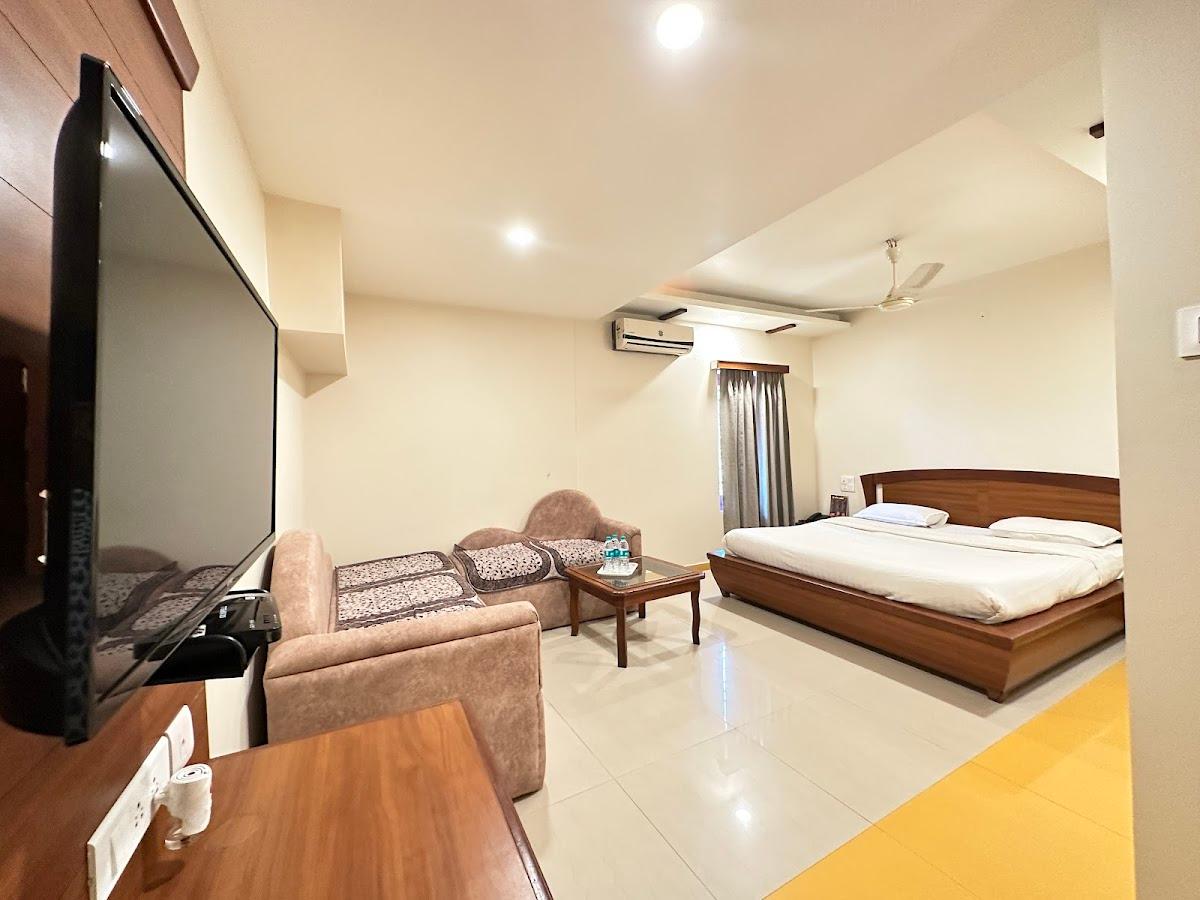 Hotel Sudhir New – photo 1