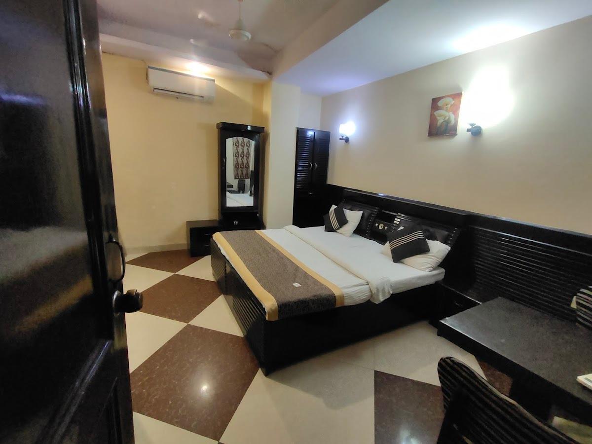 The Royal Residency Hotel – photo 1