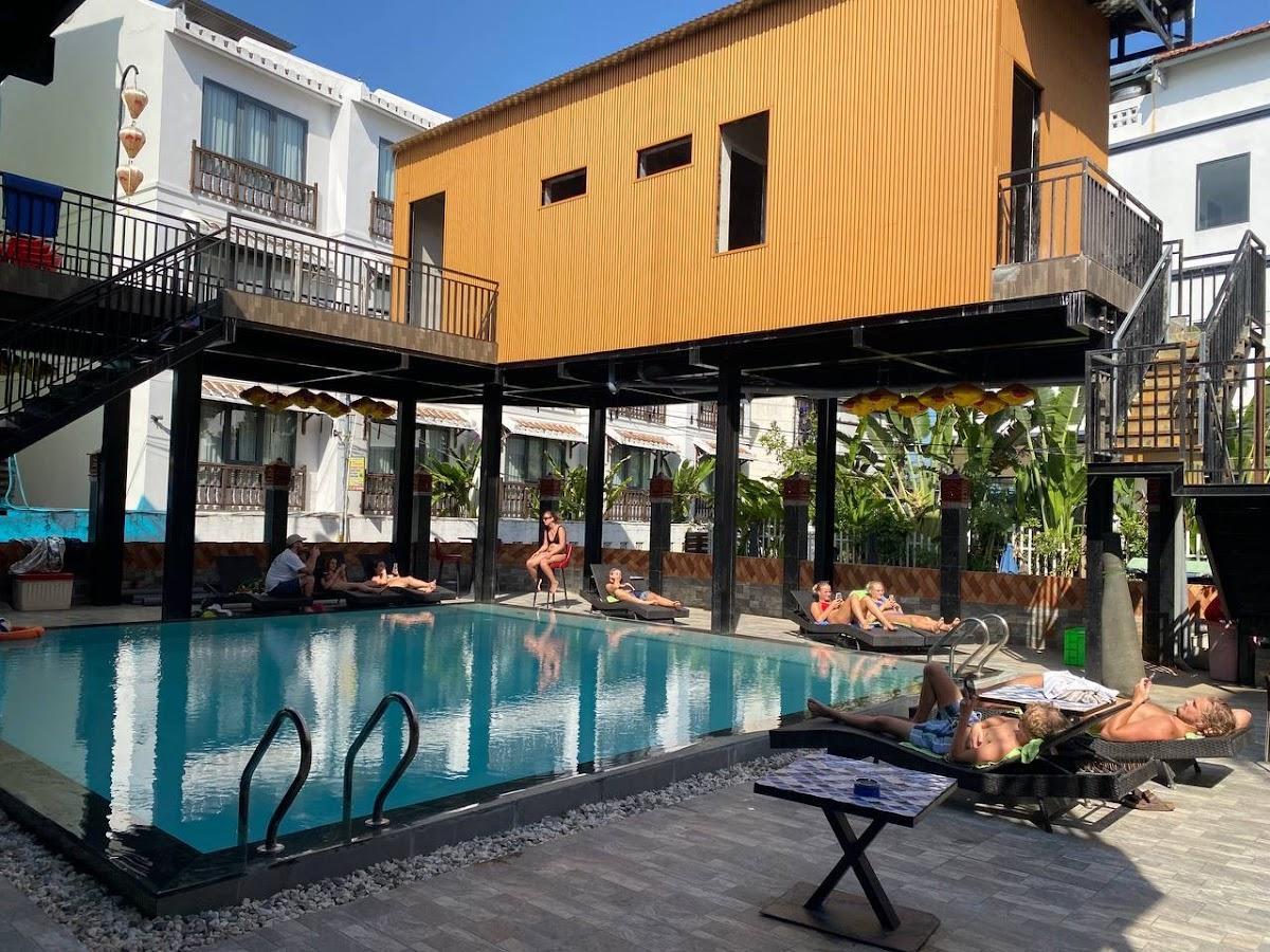 Riverside Hoi An, Dolphins Hostel & Bar – photo 1